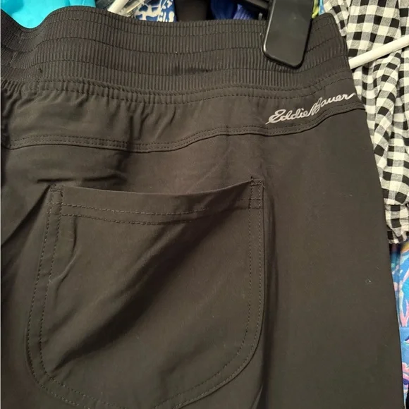 Women's Black Eddie Bauer fleece lined cargo pants - Picture 4 of 5